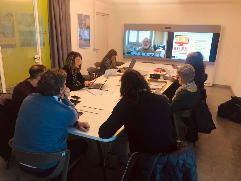 Docenti in riunione durante la presentazione del progetto A.TE.N.A. con videoconferenza.