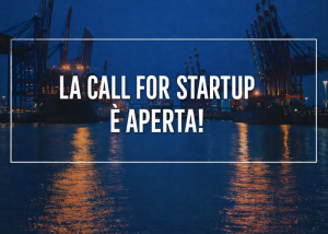 Grafica promozionale per call for startup, con porto notturno e testo sovrapposto.